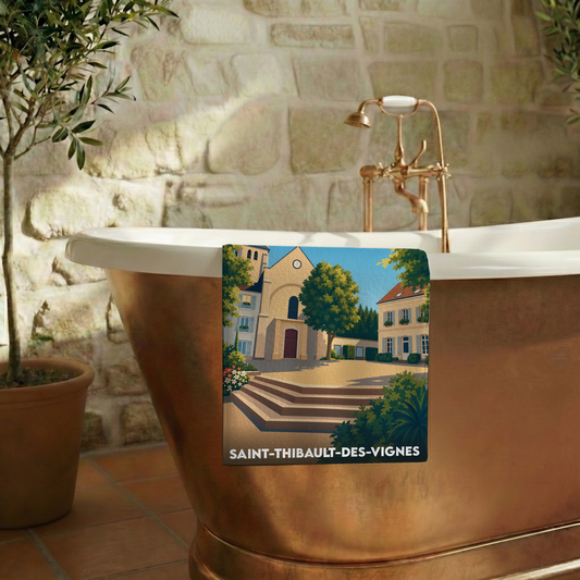 Serviette de bain souvenir de la ville de Saint-Thibault-des-Vignes avec une illustration stylisée.