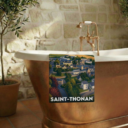 Serviette de bain souvenir de la ville de Saint-Thonan avec une illustration stylisée.