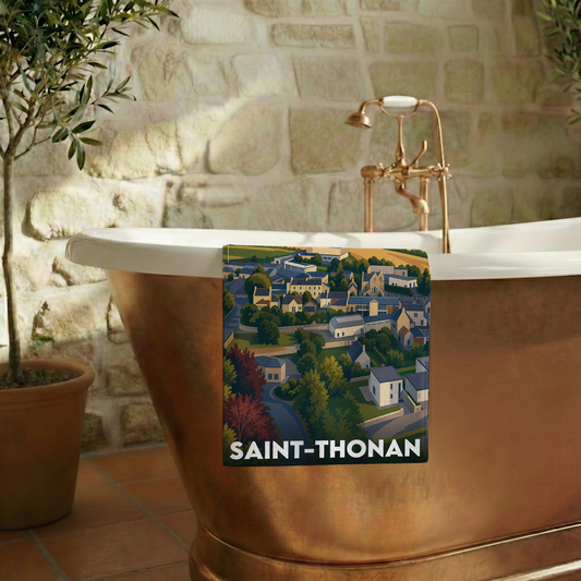 Serviette de bain souvenir de la ville de Saint-Thonan avec une illustration stylisée.