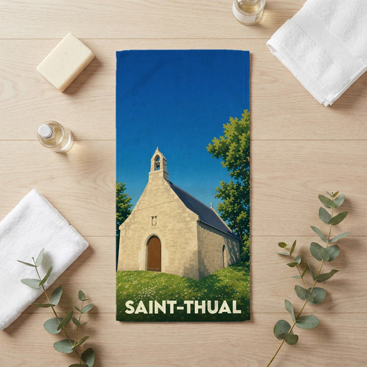 Serviette de bain souvenir de la ville de Saint-Thual avec une illustration stylisée d'une chapelle.