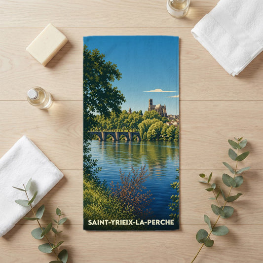 Serviette de bain souvenir de Saint-Yrieix-la-Perche avec une illustration stylisée de son paysage riverain.