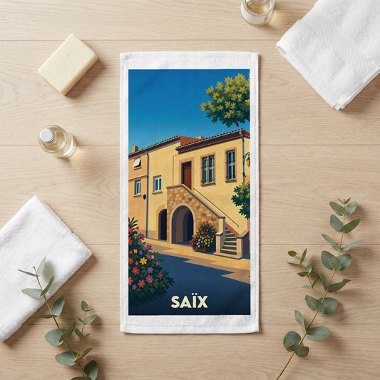 Serviette de bain souvenir de la ville de Saïx avec une illustration stylisée d'une maison de village.