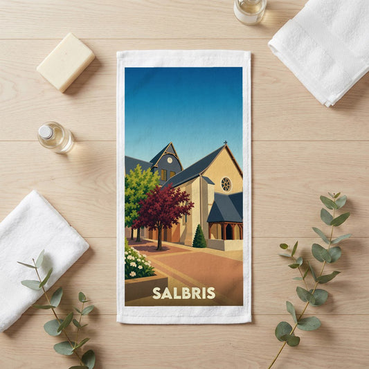 Serviette de bain souvenir de la ville de Salbris illustrée par une vue stylisée de son église et de ses arbres colorés.