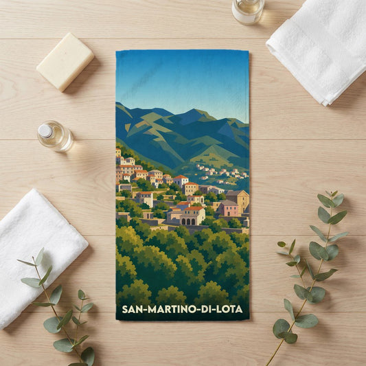 Serviette de bain souvenir de la ville de San-Martino-di-Lota avec une illustration stylisée.