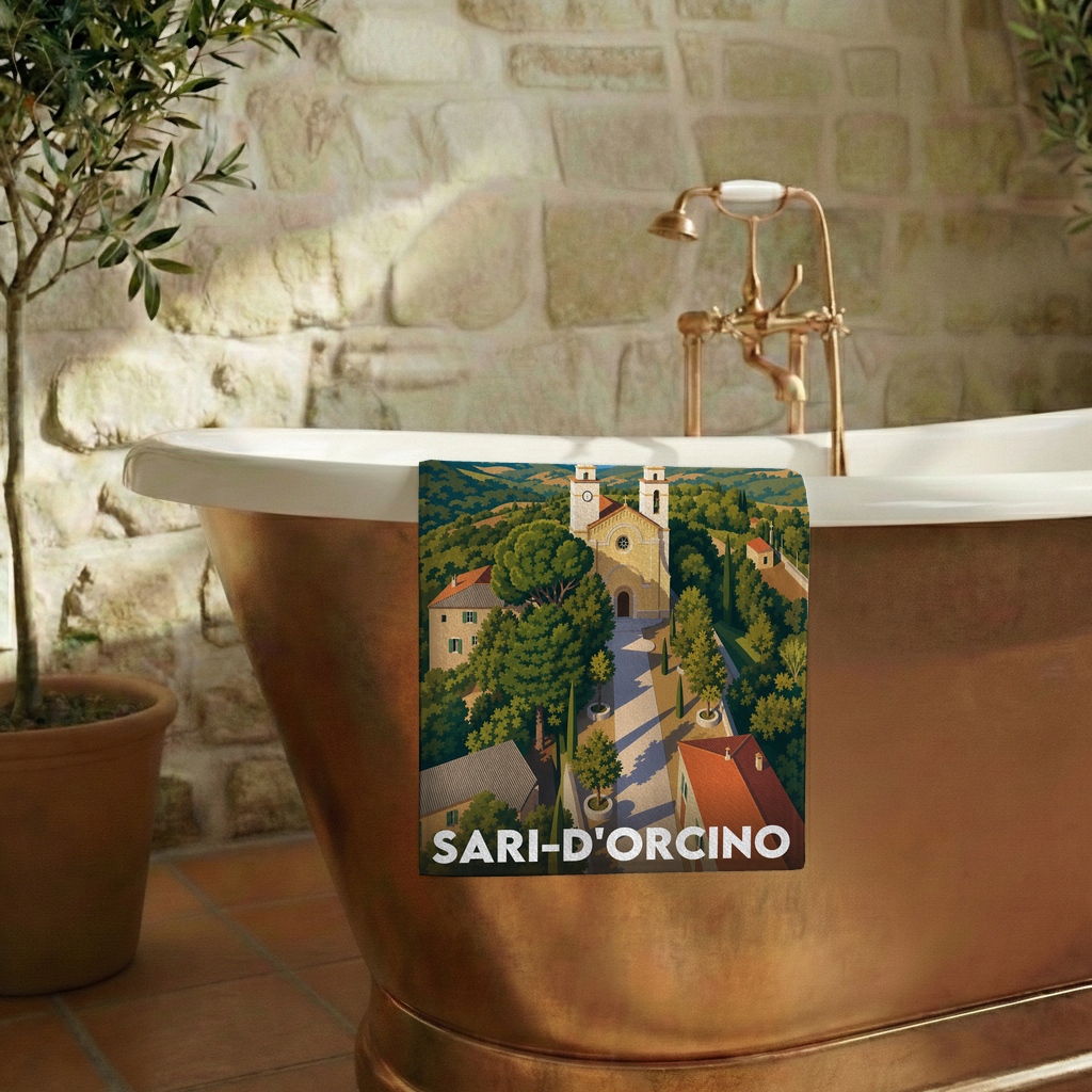 Serviette de bain souvenir de la ville de Sari-d'Orcino avec une illustration stylisée.