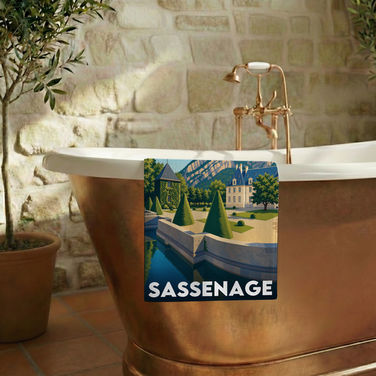 Serviette de bain souvenir de la ville de Sassenage avec une illustration stylisée.