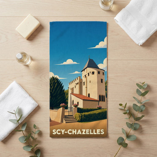 Serviette de bain souvenir de la ville de Scy-Chazelles avec une illustration stylisée d'un bâtiment historique.