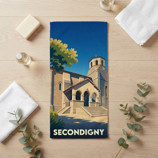 Serviette de bain souvenir de la ville de Secondigny avec une illustration stylisée de son église.