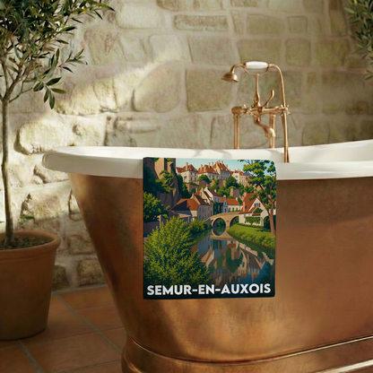 Serviette de bain souvenir de la ville de Semur-en-Auxois avec une illustration stylisée.