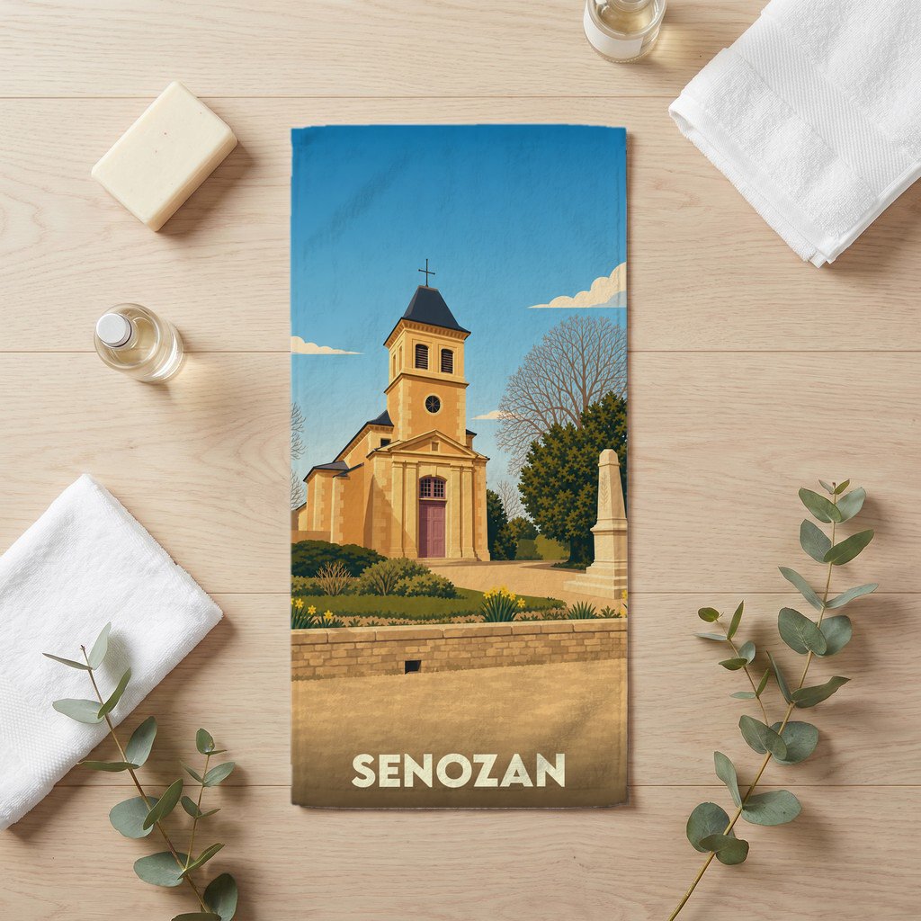 Serviette de bain souvenir de la ville de Senozan avec une illustration stylisée d'une église.