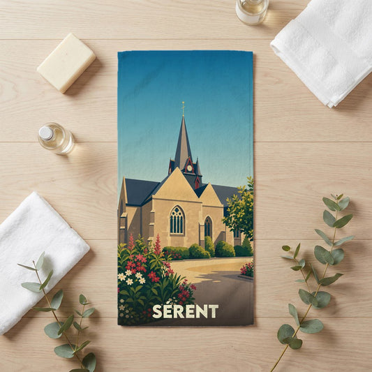 Serviette de bain souvenir de la ville de Sérent avec une illustration stylisée de son église et de jardins fleuris.