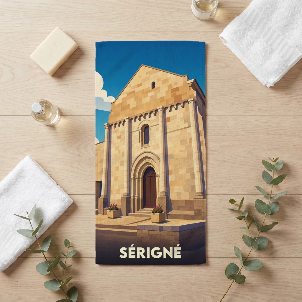 Serviette de bain souvenir de la ville de Sérigné avec une illustration stylisée d'une église.
