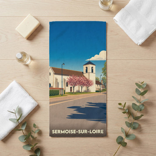 Serviette de bain souvenir de Sermoise-sur-Loire ornée d'une illustration stylisée de son église.