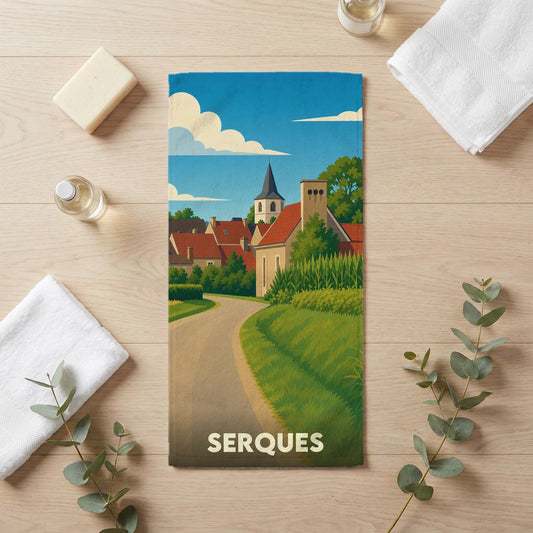 Serviette de bain souvenir de la ville de Serques avec une illustration stylisée de son paysage urbain.