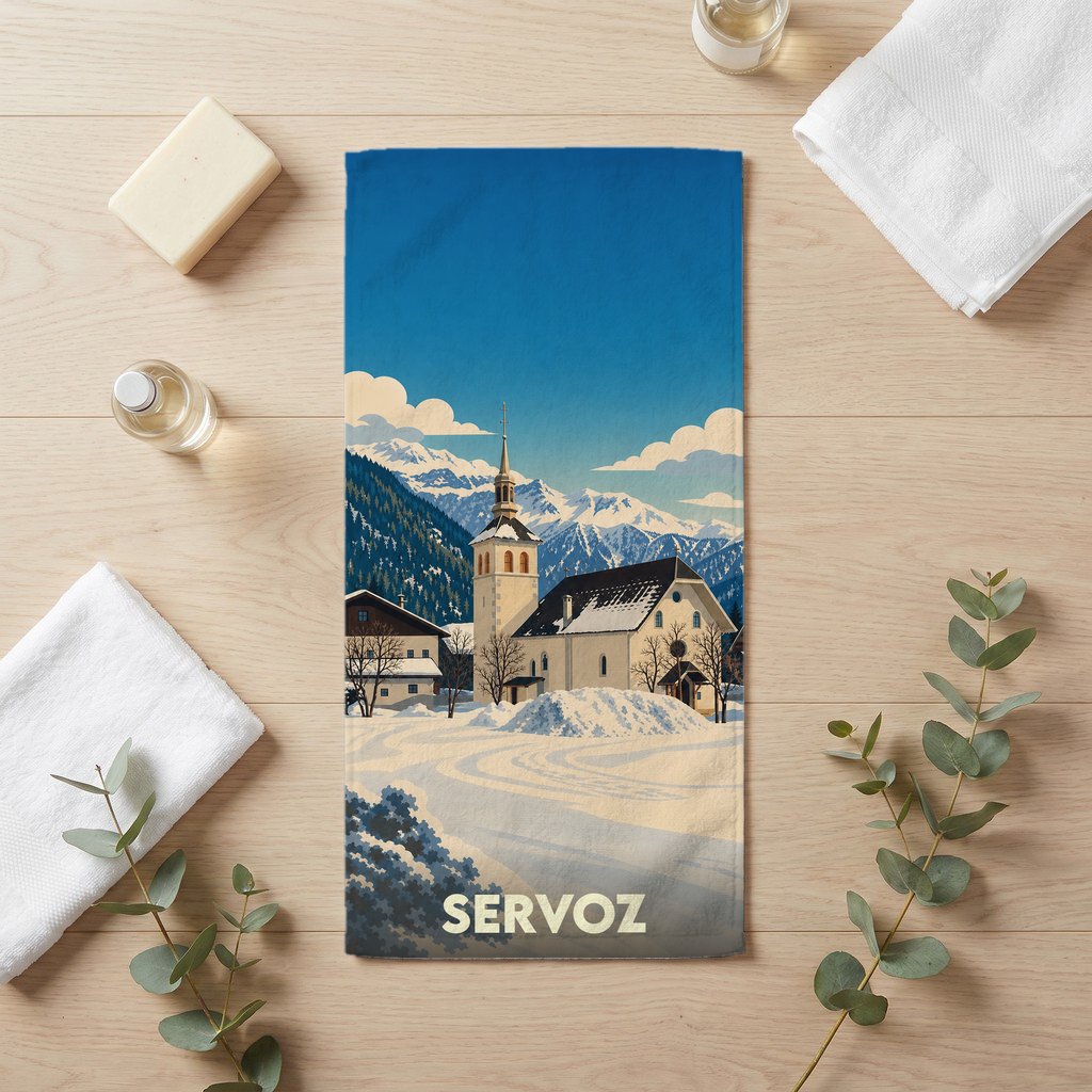 Serviette de bain souvenir de la ville de Servoz avec une illustration hivernale stylisée.