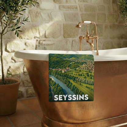 Serviette de bain souvenir de la ville de Seyssins avec une illustration stylisée de son paysage.