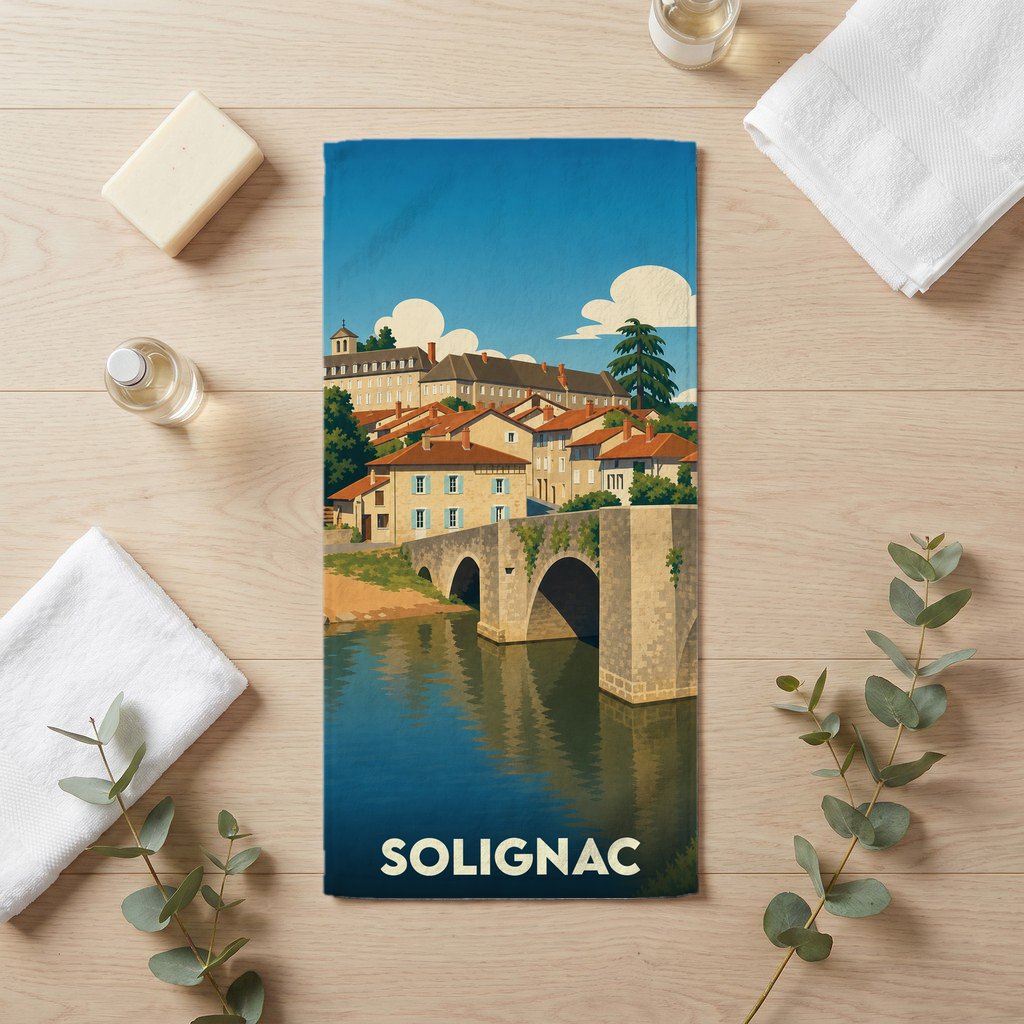 Serviette de bain souvenir de la ville de Solignac avec une illustration stylisée d'un pont en pierre.