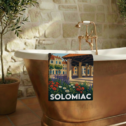 Serviette de bain souvenir de la ville de Solomiac avec une illustration stylisée.