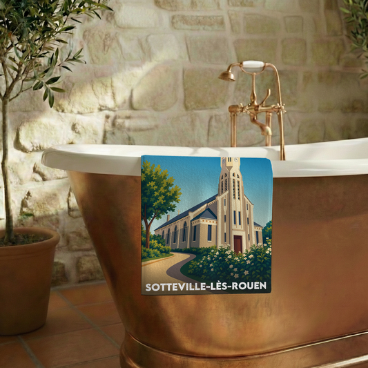 Serviette de bain souvenir de la ville de Sotteville-lès-Rouen avec une illustration stylisée de son église.