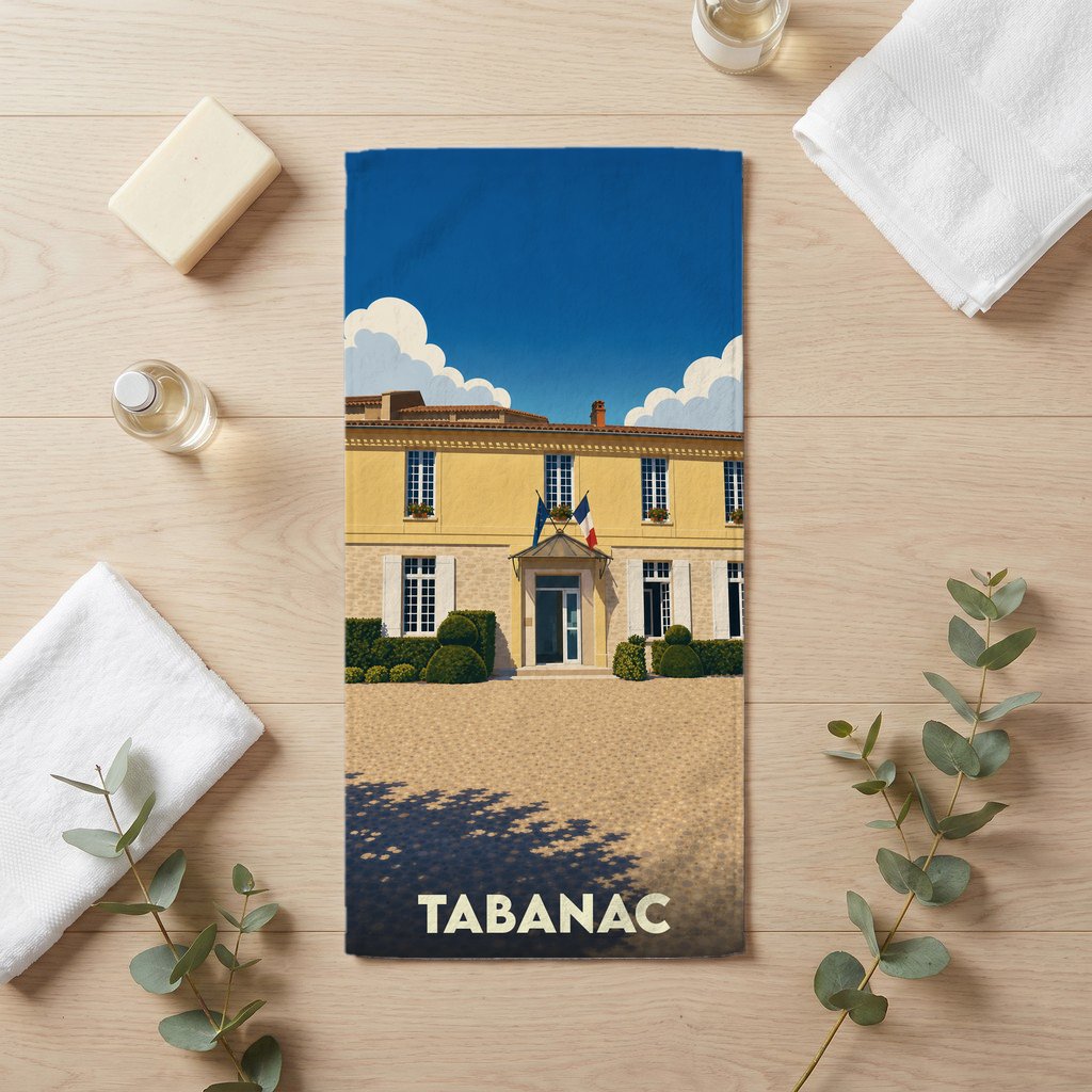 Serviette de bain souvenir de la ville de Tabanac avec une illustration stylisée d'un bâtiment officiel.