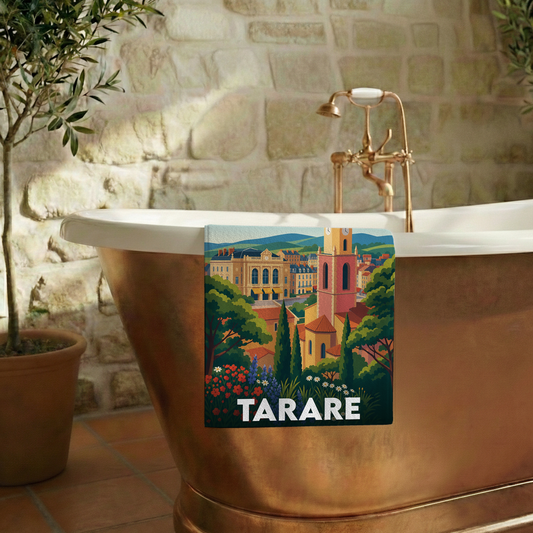 Serviette de bain souvenir de la ville de Tarare avec une illustration stylisée.