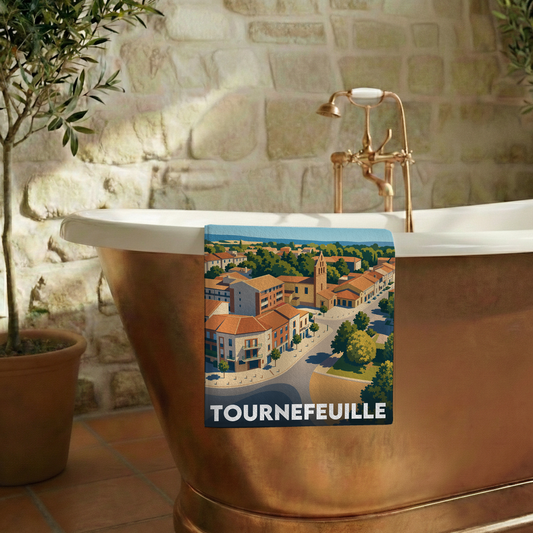 Serviette de bain souvenir de la ville de Tournefeuille avec une illustration stylisée.