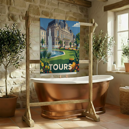 Serviette de bain souvenir de la ville de Tours avec une illustration stylisée de son architecture.