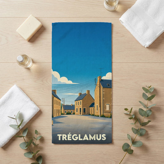 Serviette de bain souvenir de la ville de Tréglamus avec une illustration stylisée.