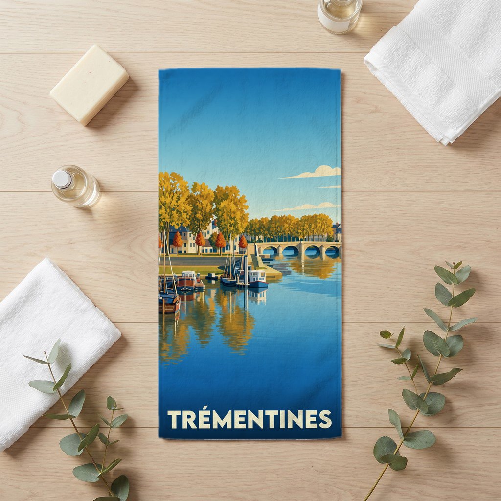 Serviette de bain souvenir de la ville de Trémentines illustrée d'un paysage fluvial stylisé.