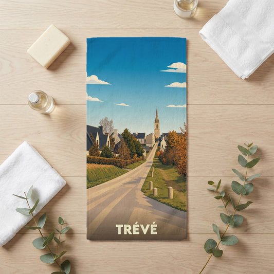 Serviette de bain souvenir de la ville de Trévé avec une illustration stylisée.