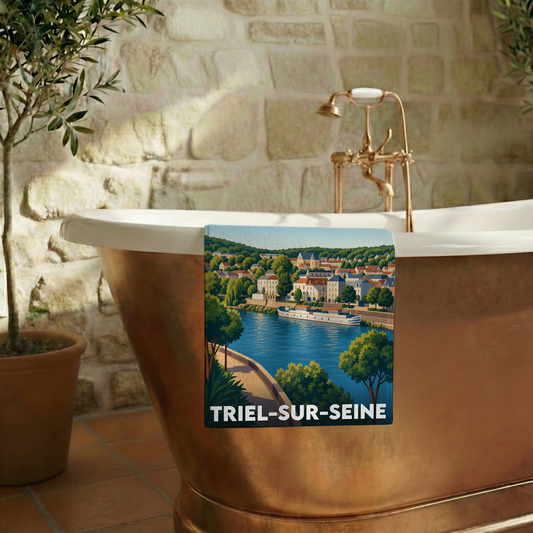 Serviette de bain souvenir de la ville de Triel-sur-Seine avec une illustration stylisée des bords de Seine.