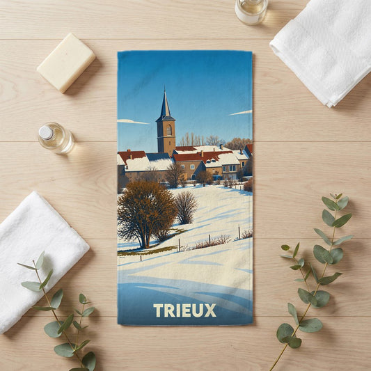 Serviette de bain souvenir de la ville de Trieux avec une illustration hivernale stylisée.