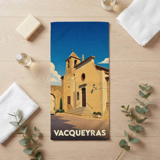 Serviette de bain souvenir de la ville de Vacqueyras avec une illustration stylisée de son église.