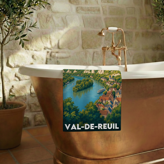 Serviette de bain souvenir de la ville de Val-de-Reuil avec une illustration stylisée.