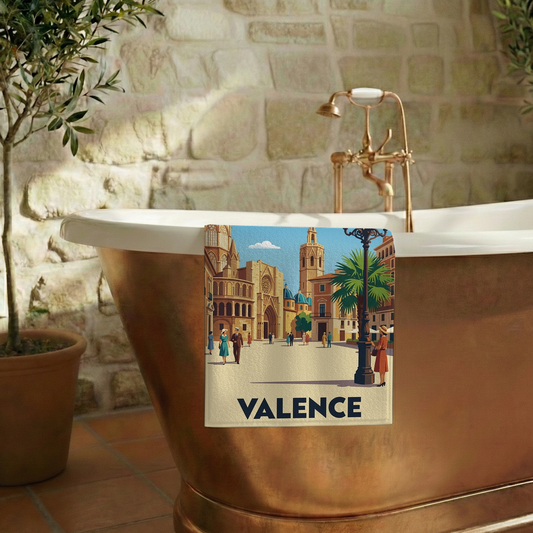 Serviette de bain souvenir de la ville de Valence avec une illustration stylisée.
