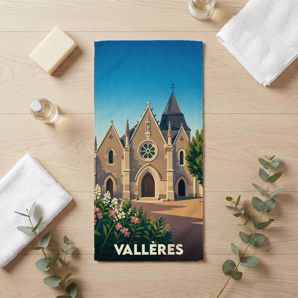 Serviette de bain souvenir de la ville de Vallères avec une illustration stylisée de son église.