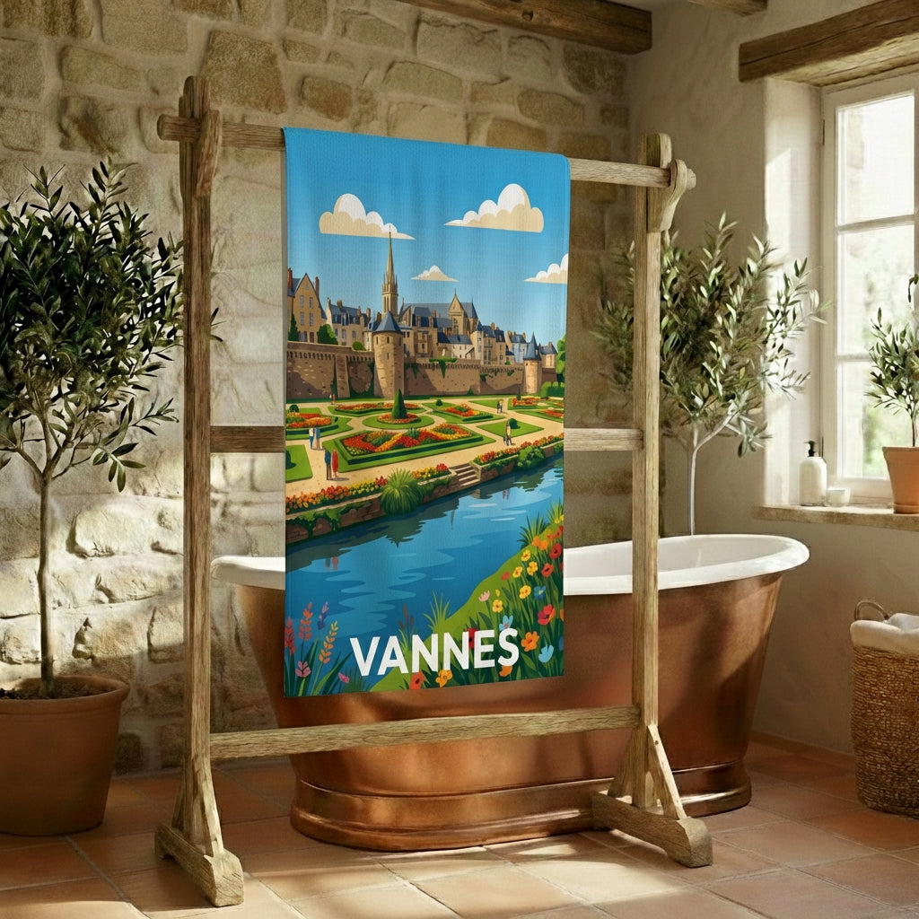 Serviette de bain souvenir de la ville de Vannes avec une illustration stylisée.