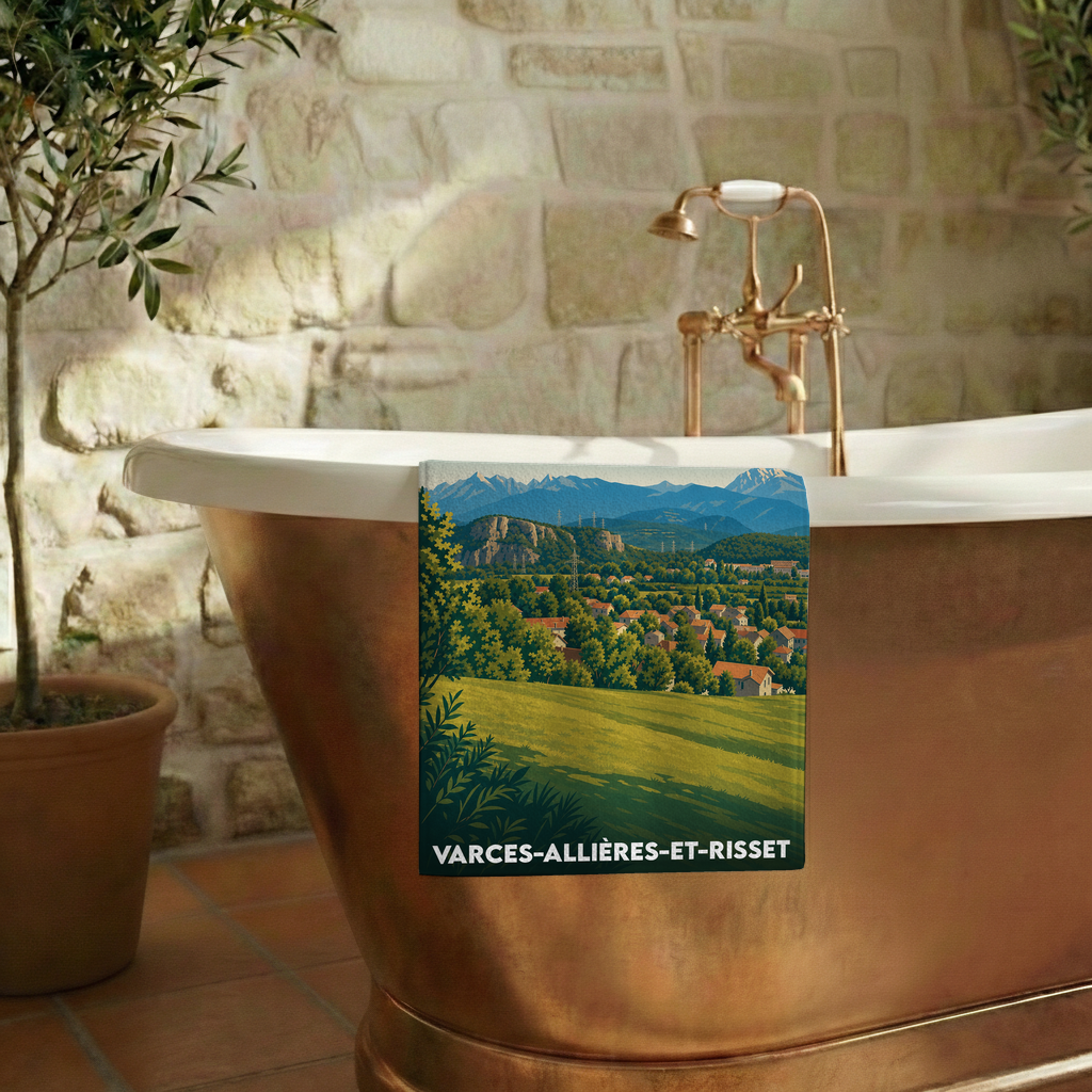 Serviette de bain souvenir de Varces-Allières-et-Risset ornée d'une illustration de paysage de montagne.