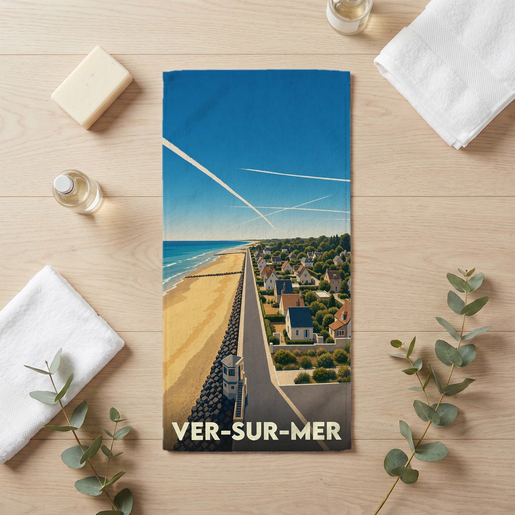 Serviette de bain souvenir de la ville de Ver-sur-Mer avec une illustration stylisée.