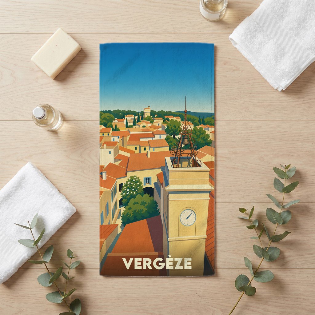 Serviette de bain souvenir de la ville de Vergèze avec une illustration stylisée de son clocher et de ses toits.