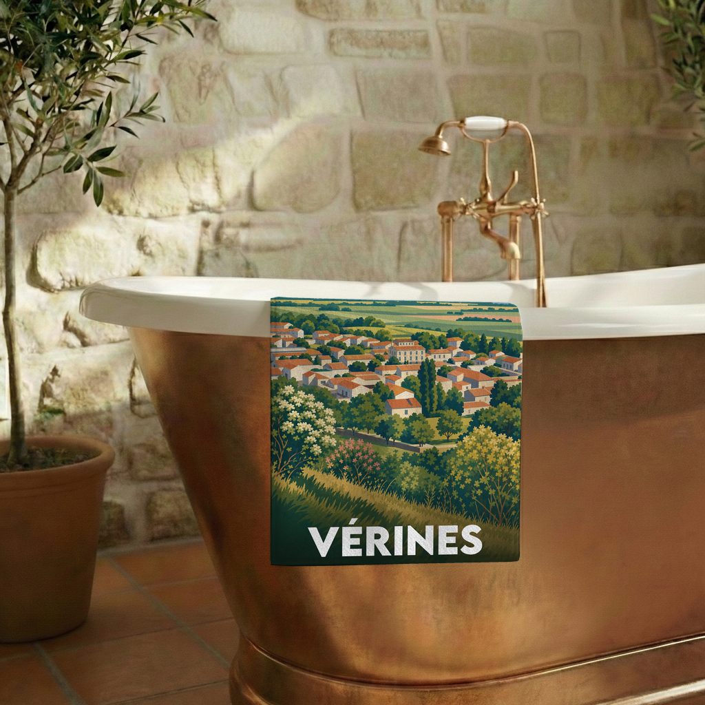 Serviette de bain souvenir de la ville de Vérines avec une illustration stylisée de ses paysages.