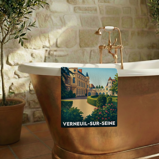 Serviette de bain souvenir de la ville de Verneuil-sur-Seine avec une illustration stylisée.