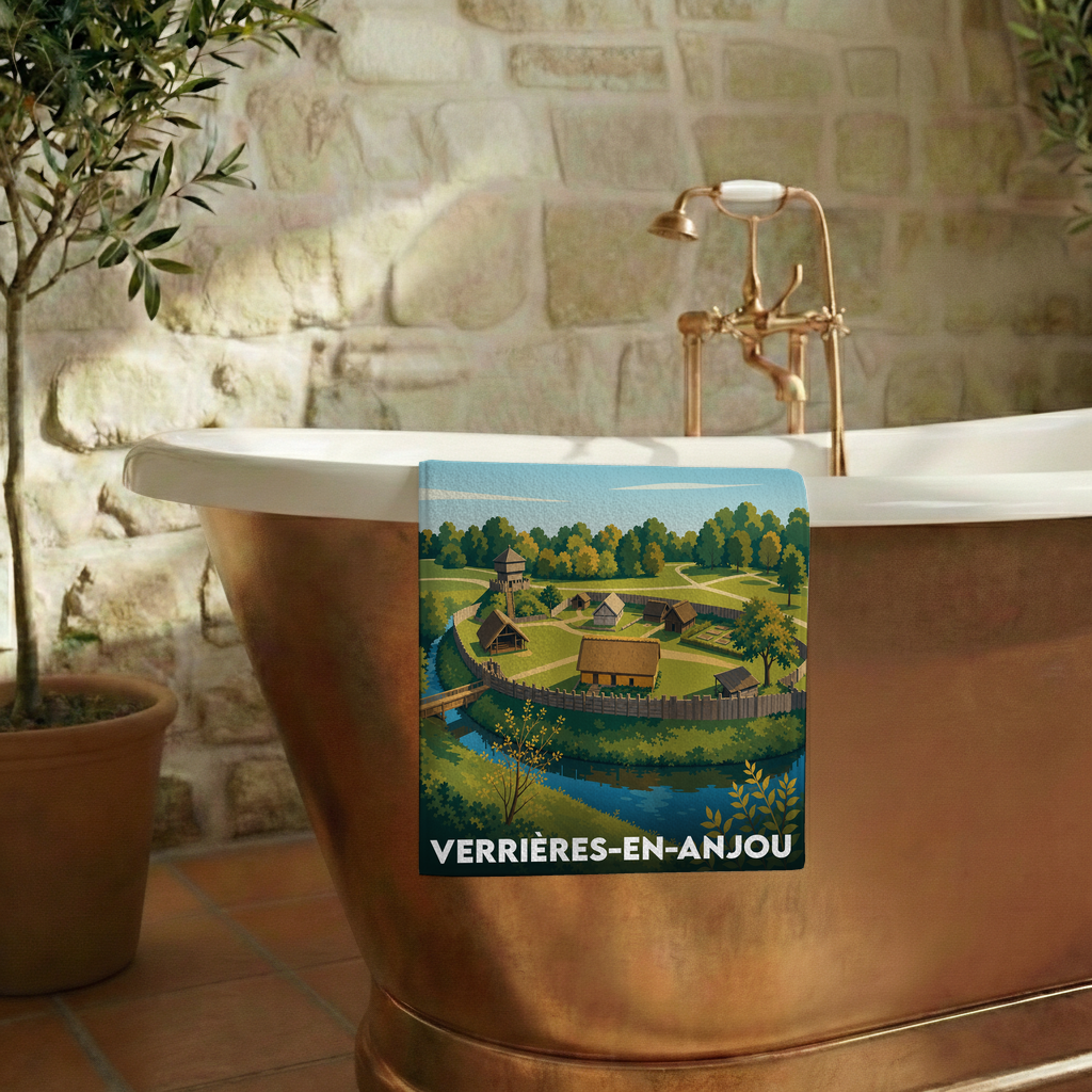 Serviette de bain souvenir de la ville de Verrières-en-Anjou illustrée d'un village médiéval stylisé.