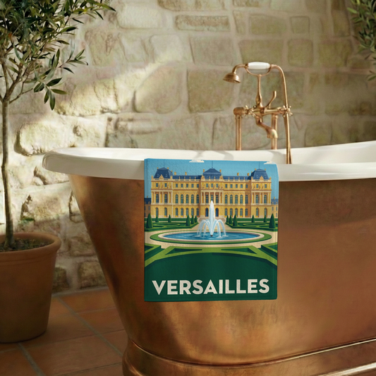 Serviette de bain souvenir de la ville de Versailles avec une illustration stylisée du château.