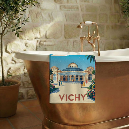Serviette de bain souvenir de la ville de Vichy avec une illustration stylisée.