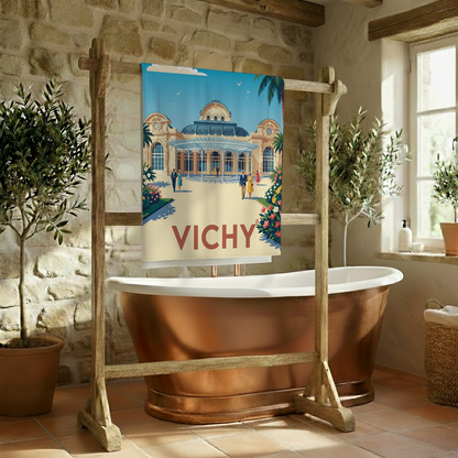 Serviette de bain souvenir de la ville de Vichy avec une illustration stylisée.