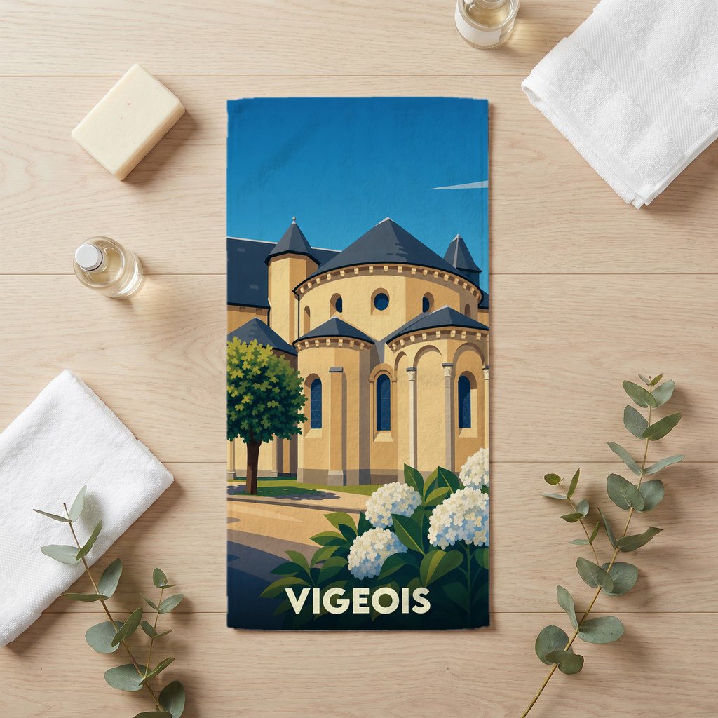 Serviette de bain souvenir de la ville de Vigeois avec une illustration stylisée d'une église romane.