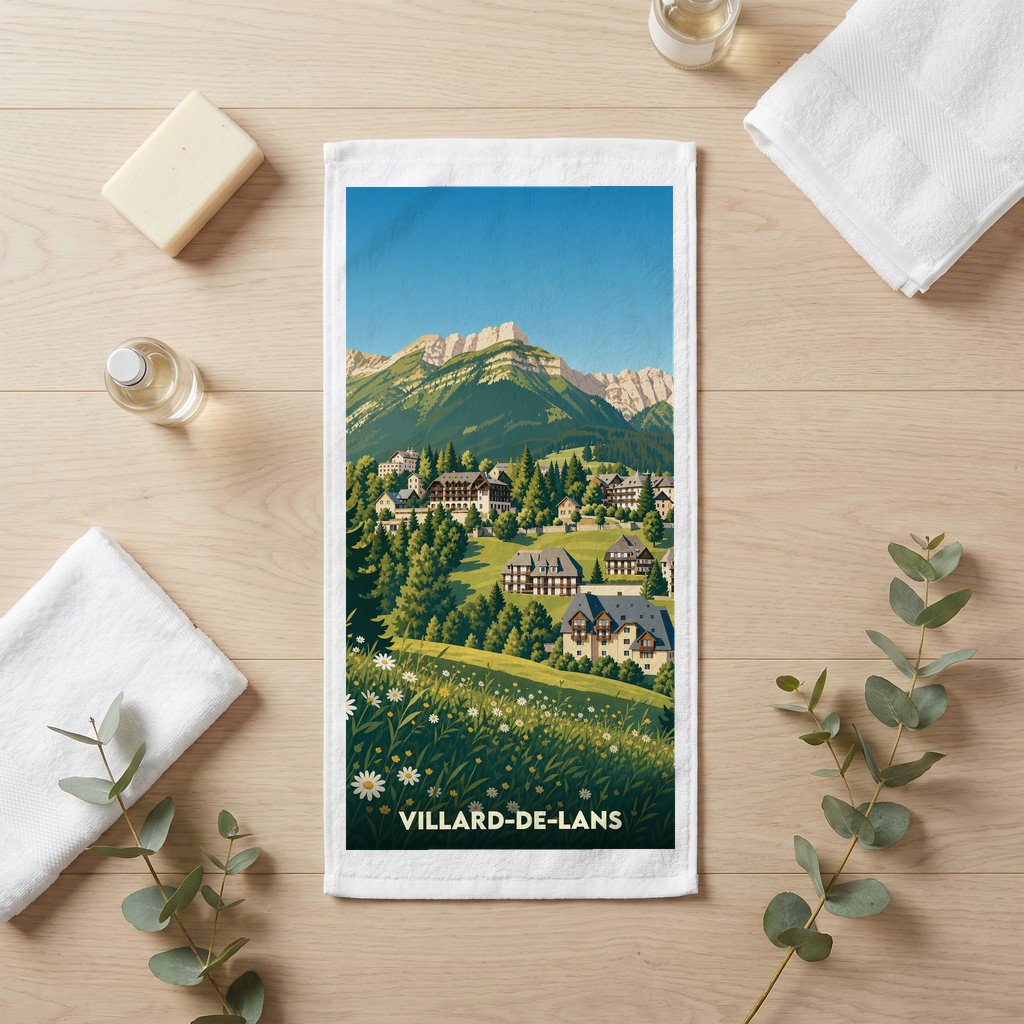 Serviette de bain souvenir de Villard-de-Lans ornée d'une illustration de paysage montagnard.