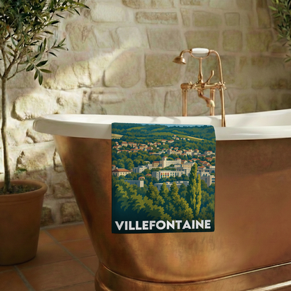Serviette de bain souvenir de la ville de Villefontaine ornée d'une illustration stylisée.