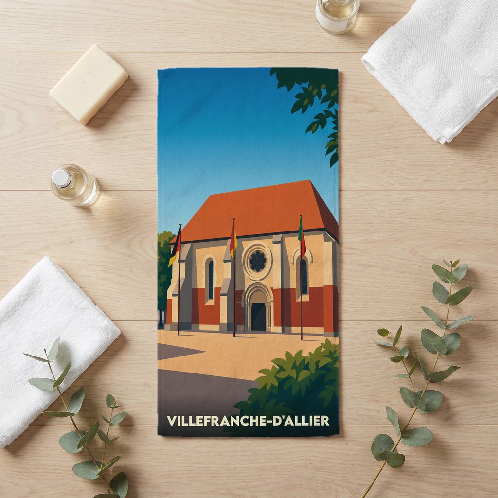 Serviette de bain souvenir de Villefranche-d'Allier avec une illustration stylisée de son église.